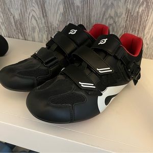 Men’s 10.5 (44) Peloton shoes
